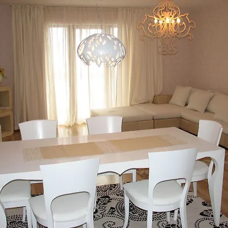 In Port Palace Apartment