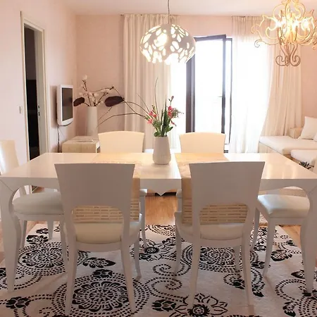 In Port Palace Apartment